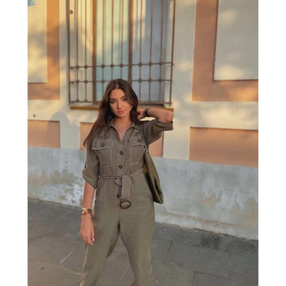 Zara blogger favorite jumpsuit - Picture 1 of 13